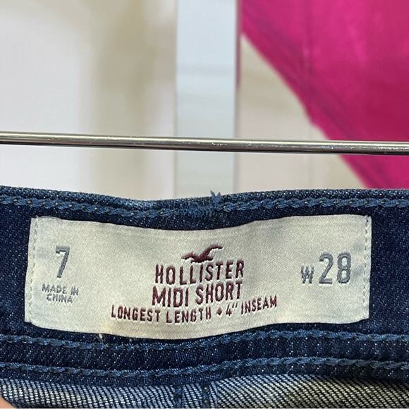 Hollister Midi Short. Dark Wash. Size 7. In excellent condition! - Picture 2 of 5